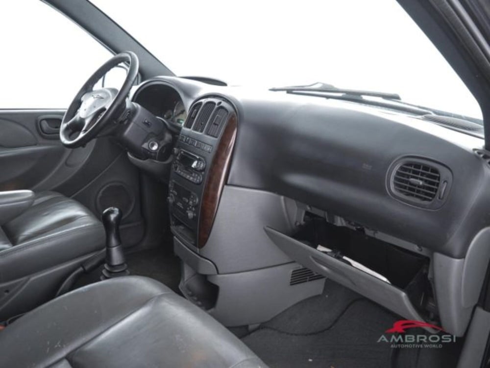 Chrysler Voyager usata a Perugia (14)