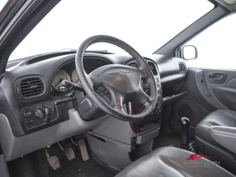 Chrysler Voyager usata a Perugia (8)