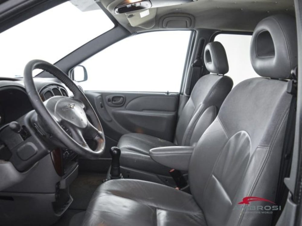 Chrysler Voyager usata a Perugia (9)