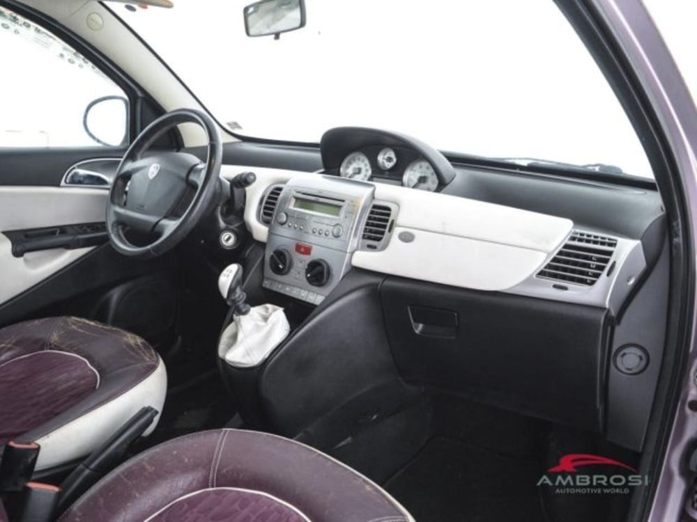 Lancia Ypsilon usata a Perugia (12)