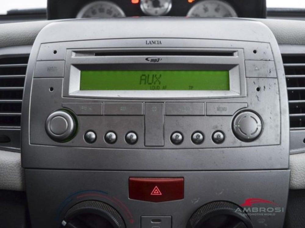 Lancia Ypsilon usata a Perugia (15)