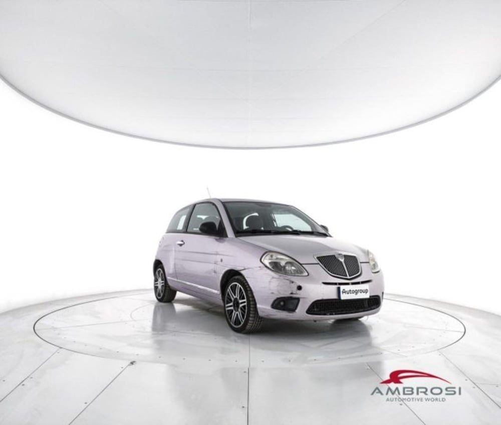 Lancia Ypsilon usata a Perugia (2)