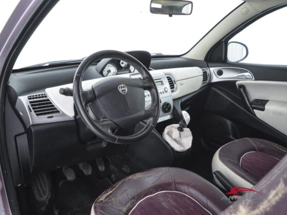 Lancia Ypsilon usata a Perugia (8)
