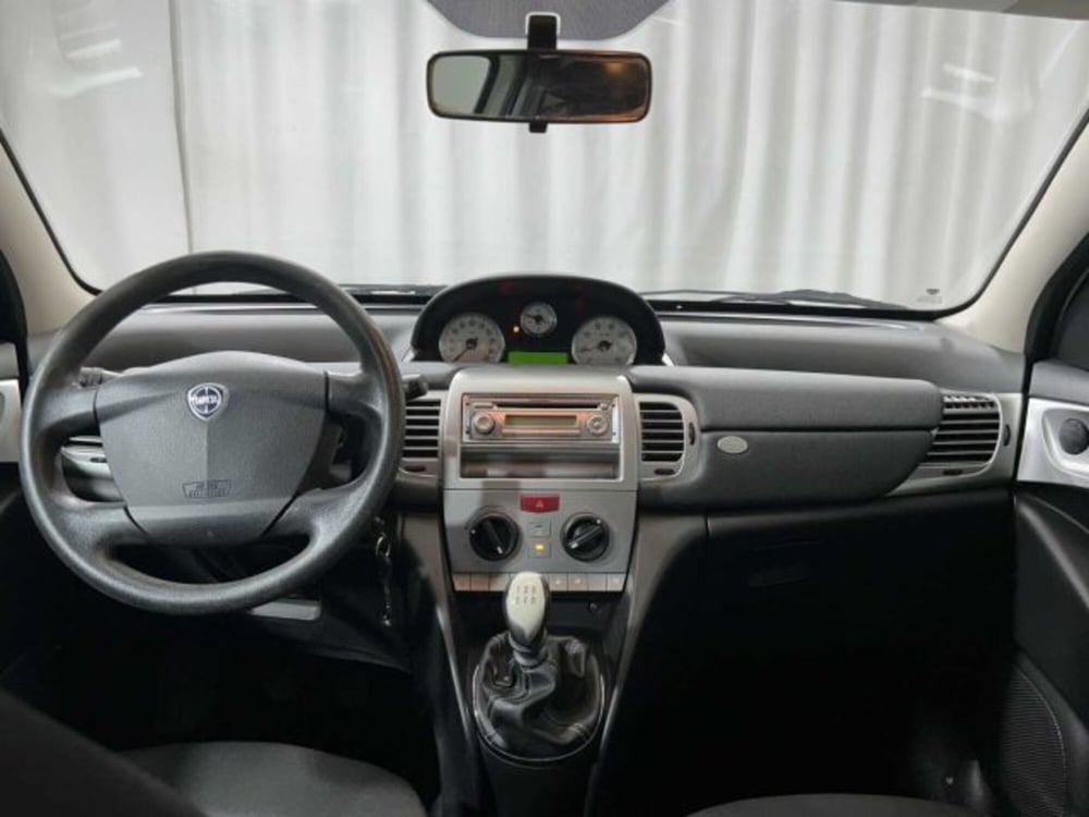 Lancia Ypsilon usata a Sondrio (12)