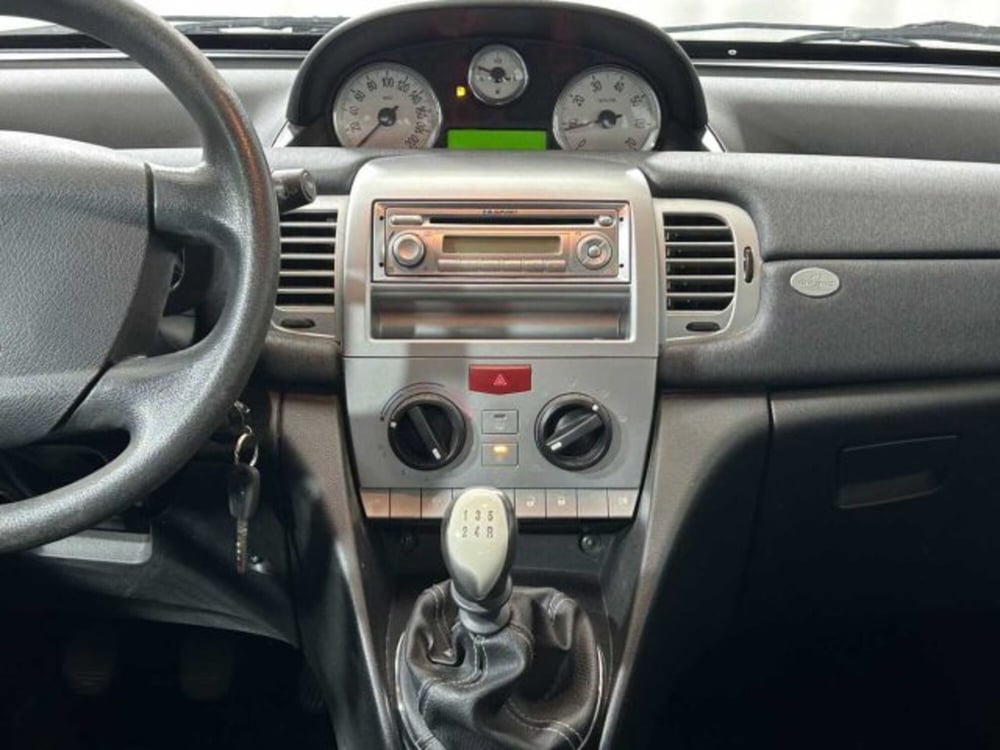 Lancia Ypsilon usata a Sondrio (13)