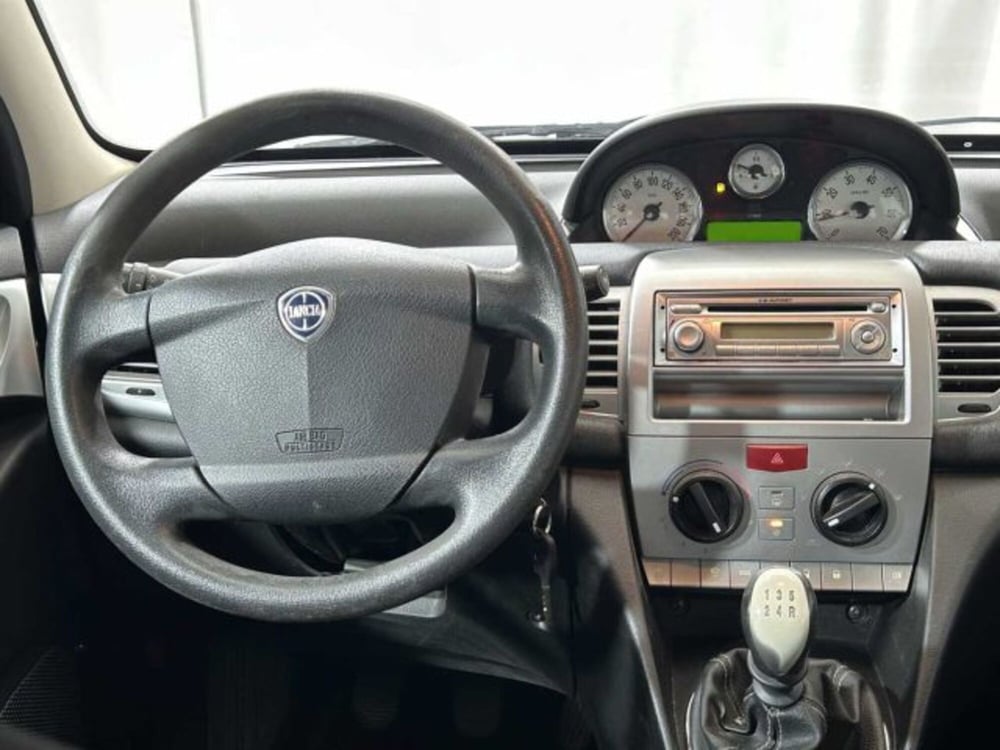 Lancia Ypsilon usata a Sondrio (14)