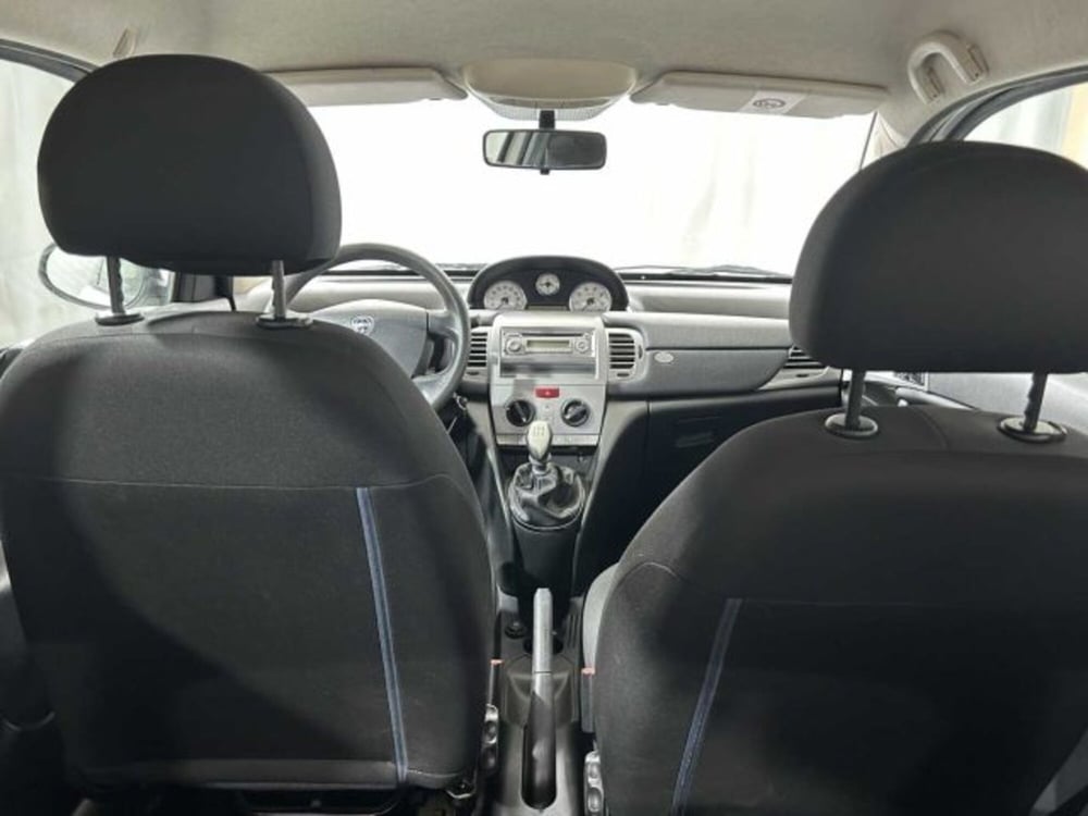 Lancia Ypsilon usata a Sondrio (16)