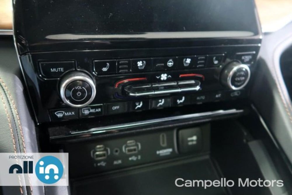 Jeep Grand Cherokee nuova a Venezia (10)