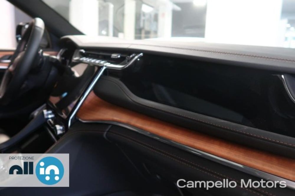 Jeep Grand Cherokee nuova a Venezia (12)