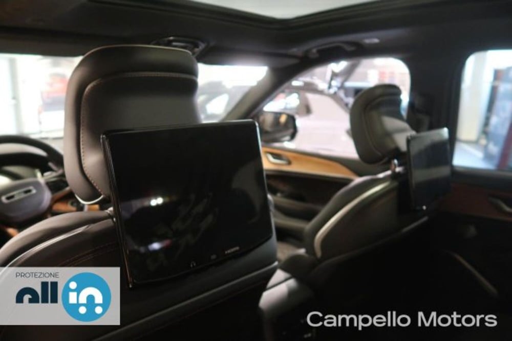 Jeep Grand Cherokee nuova a Venezia (14)