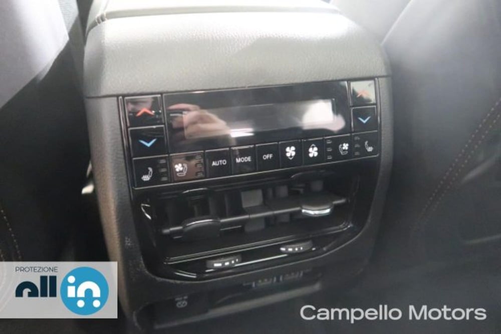 Jeep Grand Cherokee nuova a Venezia (15)