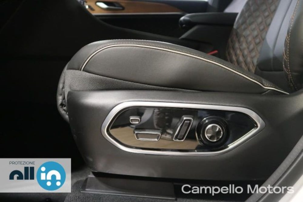 Jeep Grand Cherokee nuova a Venezia (17)