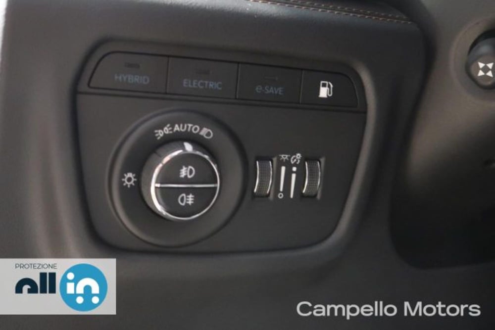 Jeep Grand Cherokee nuova a Venezia (18)
