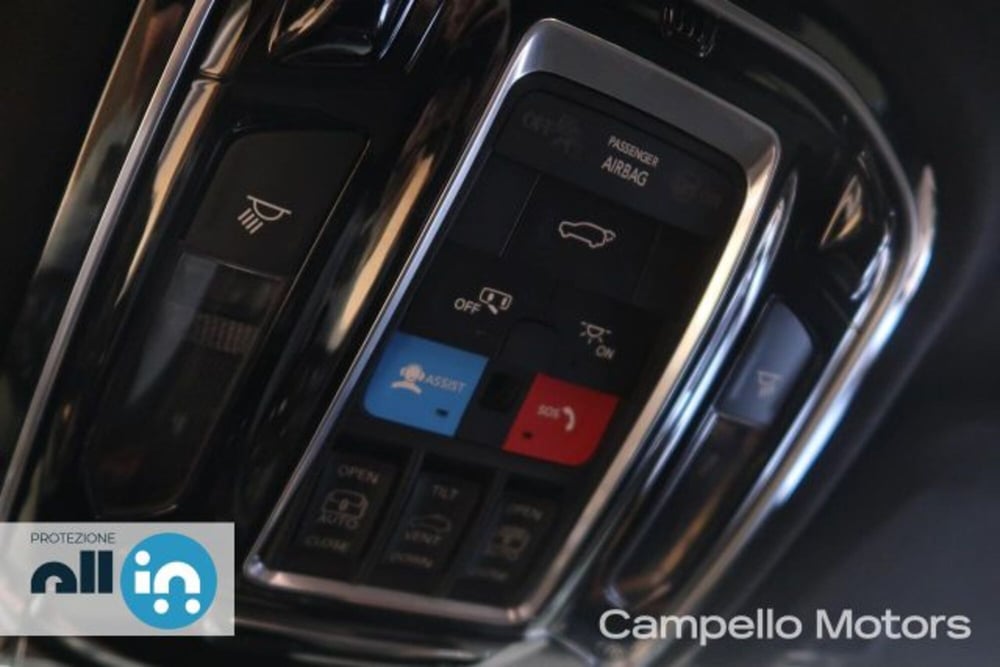 Jeep Grand Cherokee nuova a Venezia (20)