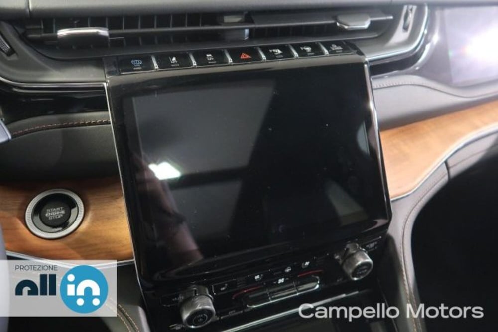 Jeep Grand Cherokee nuova a Venezia (9)