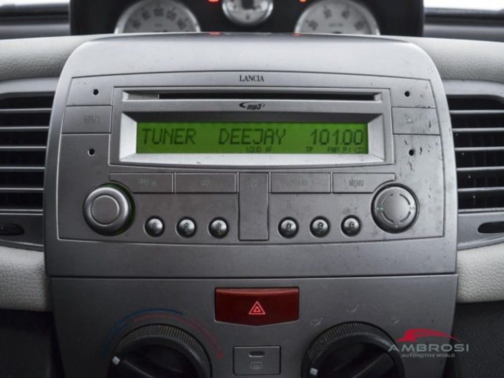 Lancia Ypsilon usata a Perugia (14)