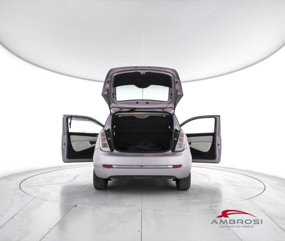 Lancia Ypsilon usata a Perugia (7)