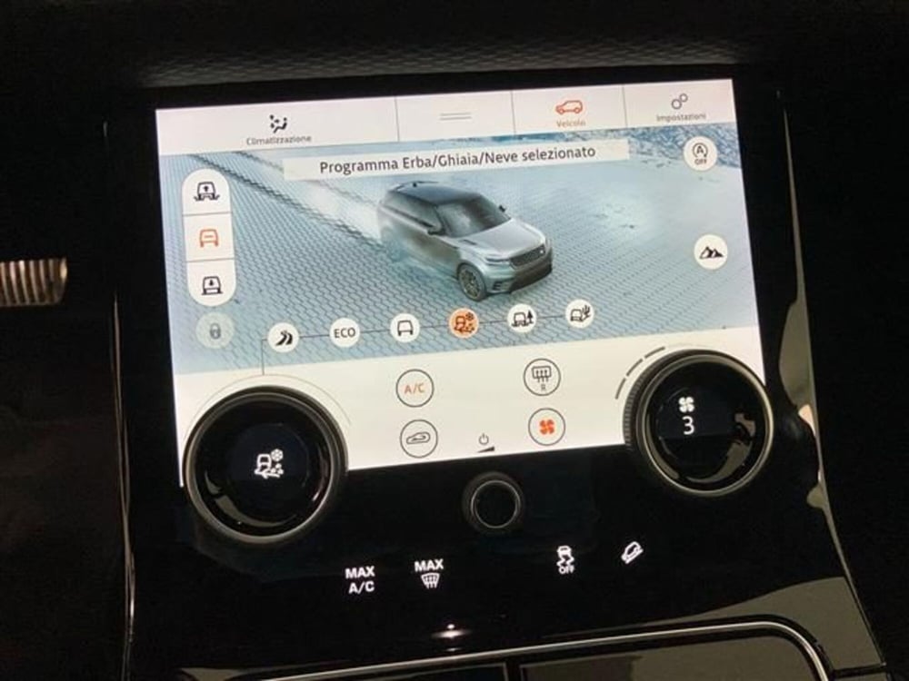 Land Rover Range Rover Velar usata a Como (12)