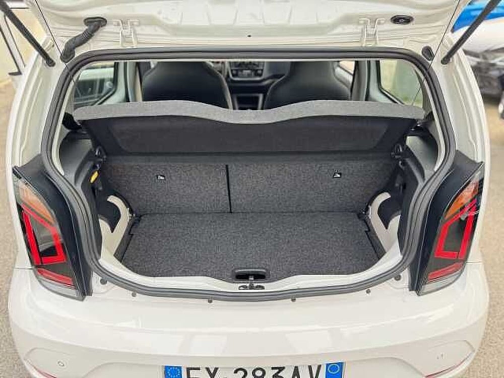 Volkswagen up! usata a Genova (11)