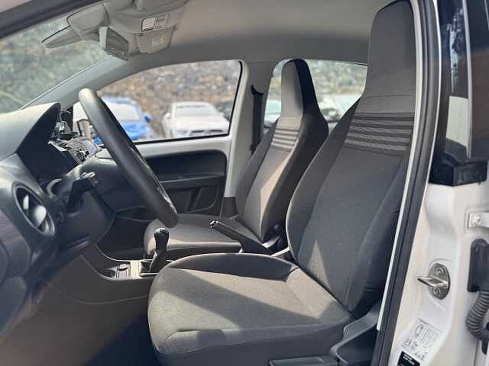 Volkswagen up! usata a Genova (9)