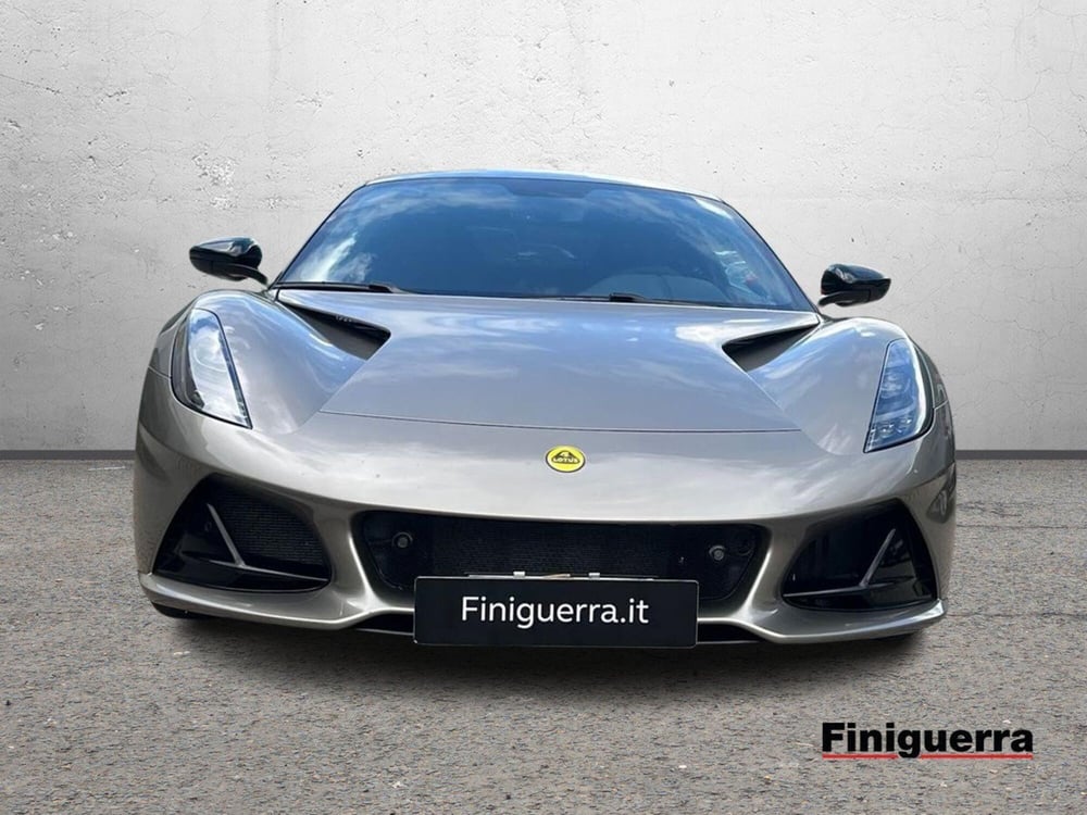Lotus Emira usata a Sondrio (2)