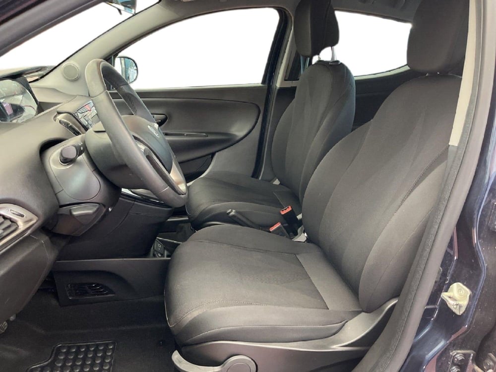 Lancia Ypsilon usata a Torino (10)