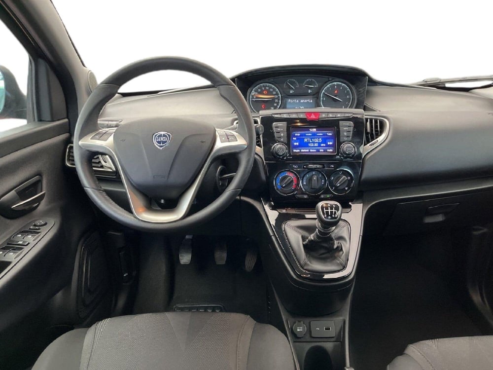 Lancia Ypsilon usata a Torino (11)