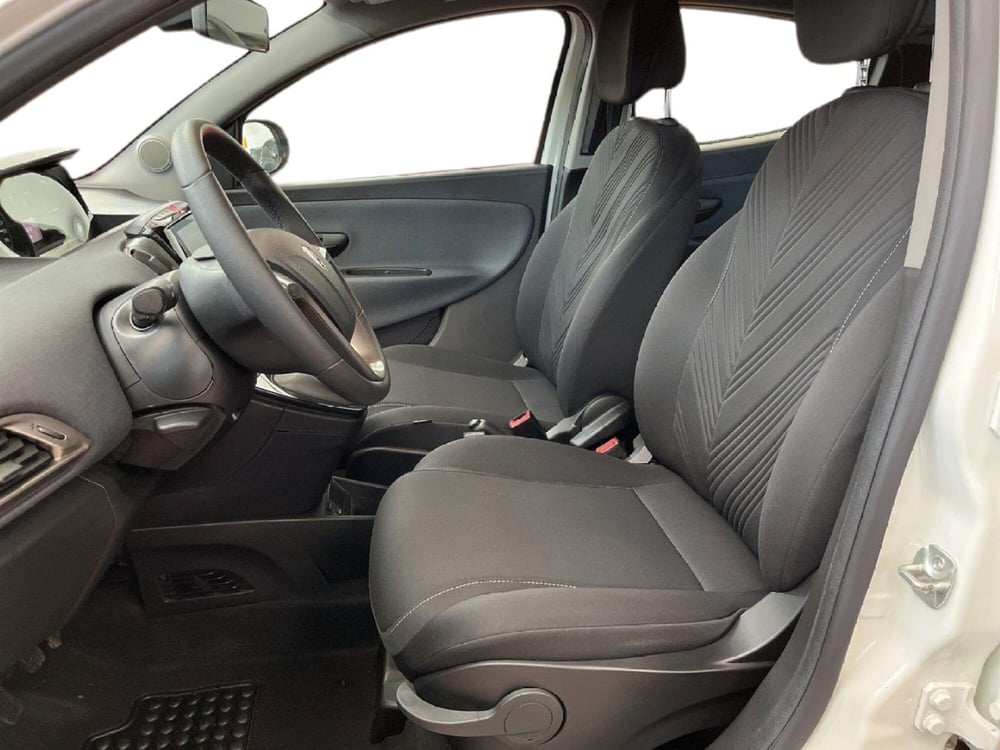 Lancia Ypsilon usata a Torino (10)