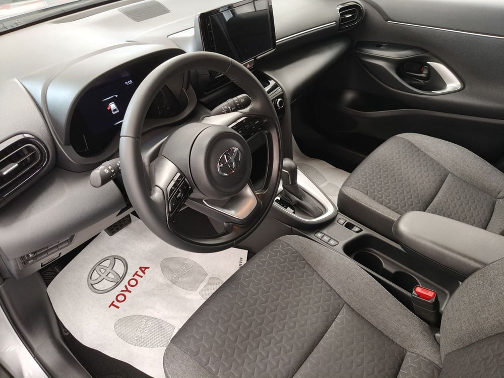 Toyota Yaris Cross usata a Roma (13)