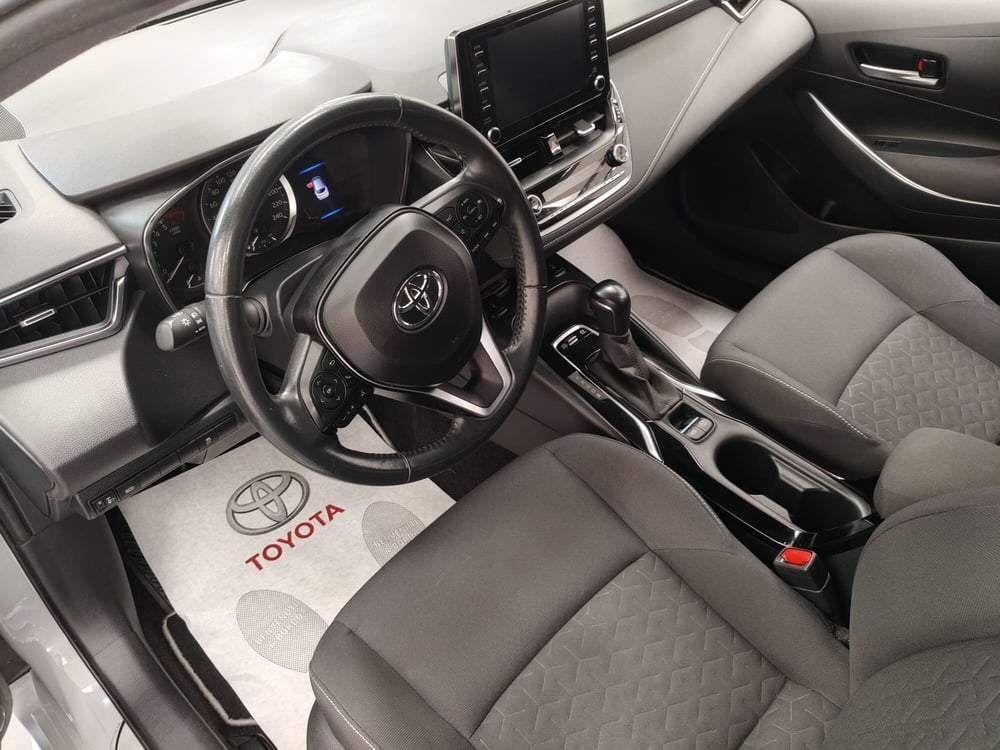 Toyota Corolla Touring Sports usata a Roma (13)