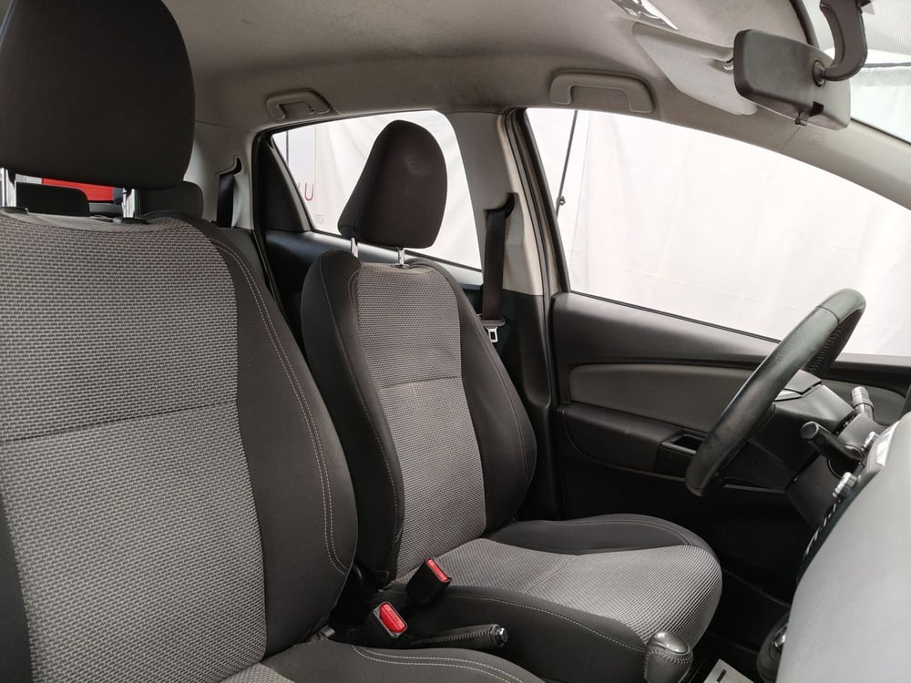 Toyota Yaris usata a Roma (7)