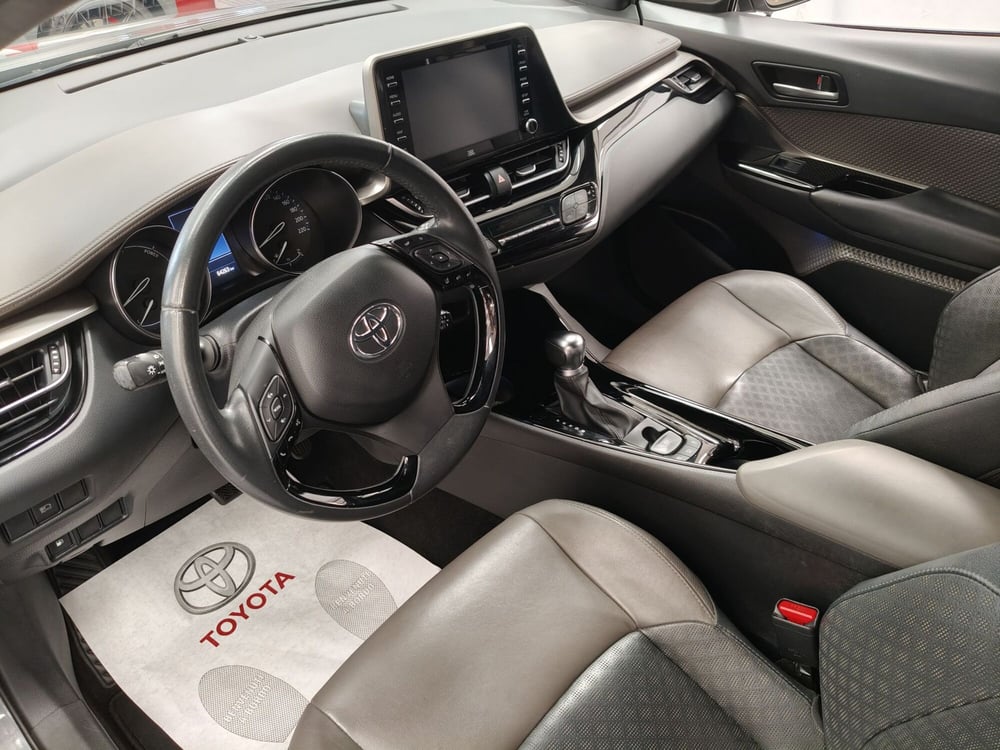 Toyota Toyota C-HR usata a Roma (12)
