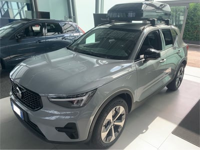 Volvo XC40 B3 automatico Plus Dark nuova a Ferrara