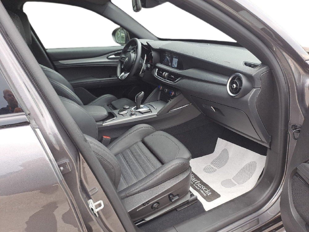 Alfa Romeo Stelvio usata a Pescara (8)