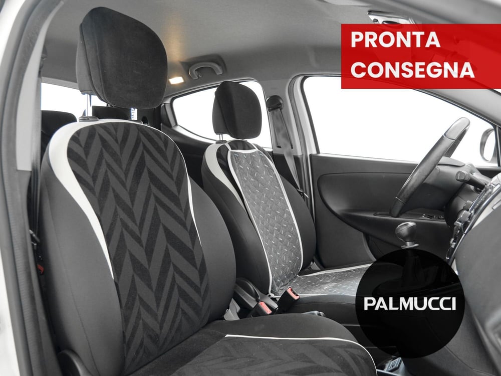 Lancia Ypsilon usata a Prato (7)