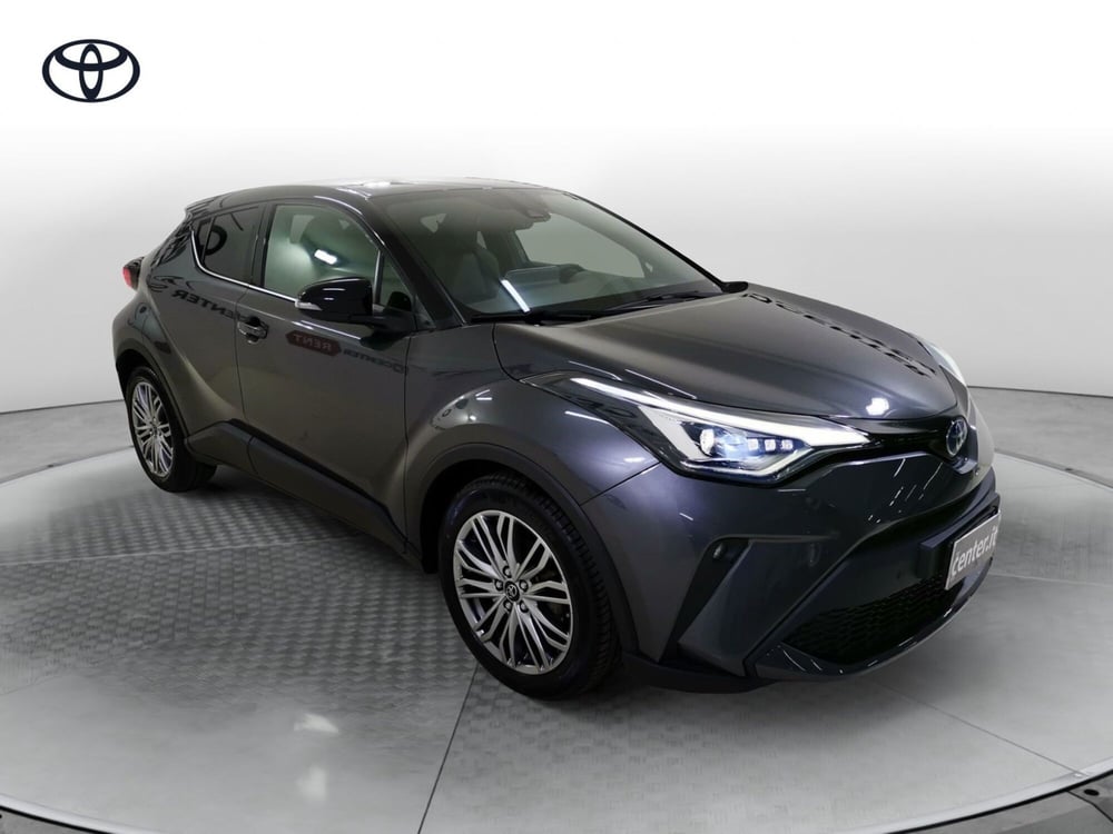 Toyota Toyota C-HR nuova a Salerno (3)