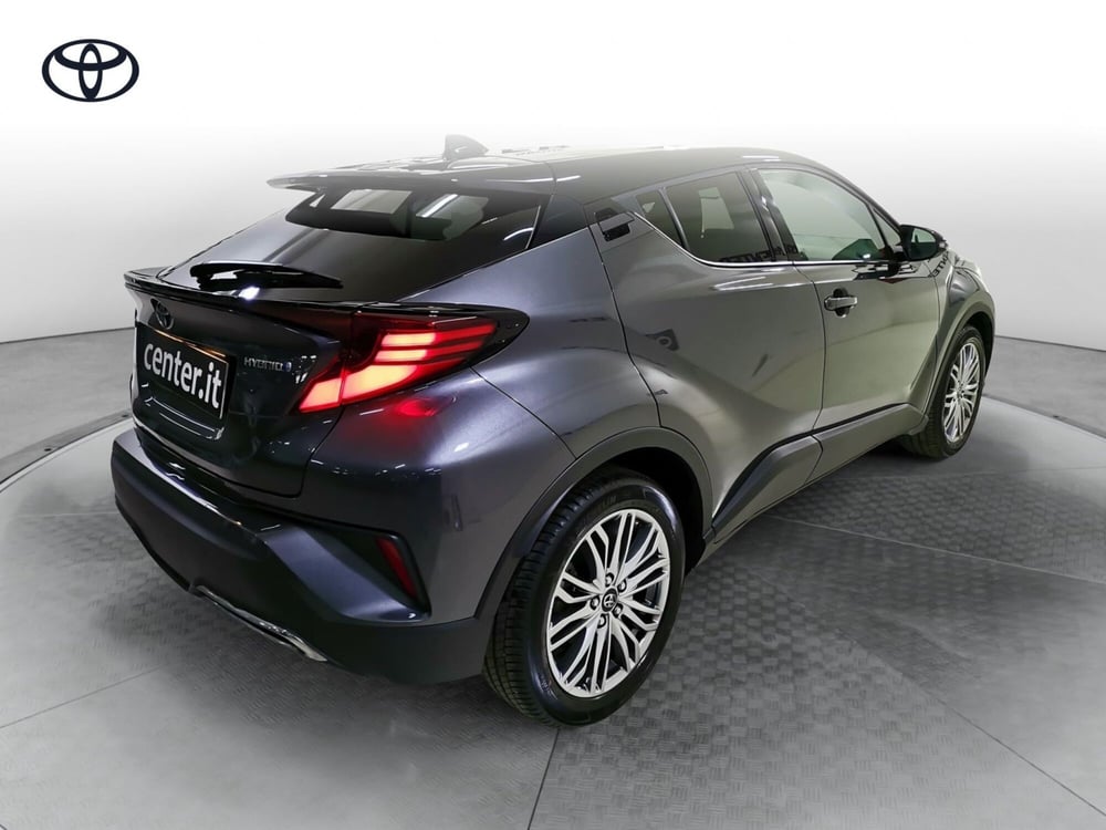 Toyota Toyota C-HR nuova a Salerno (4)