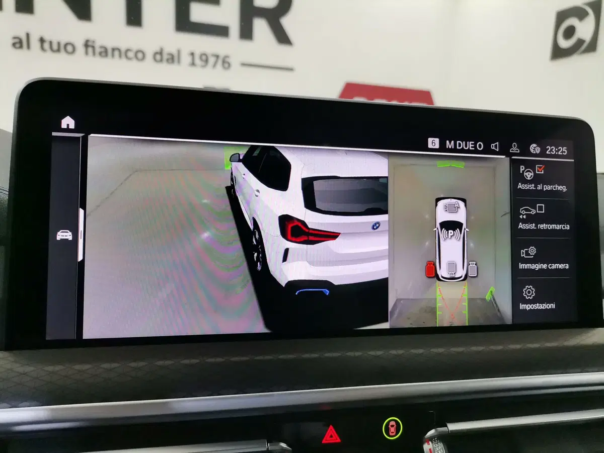 BMW iX3 nuova a Salerno (14)