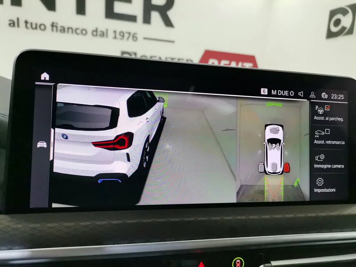 BMW iX3 nuova a Salerno (15)