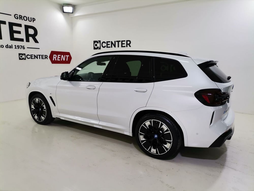 BMW iX3 nuova a Salerno (4)