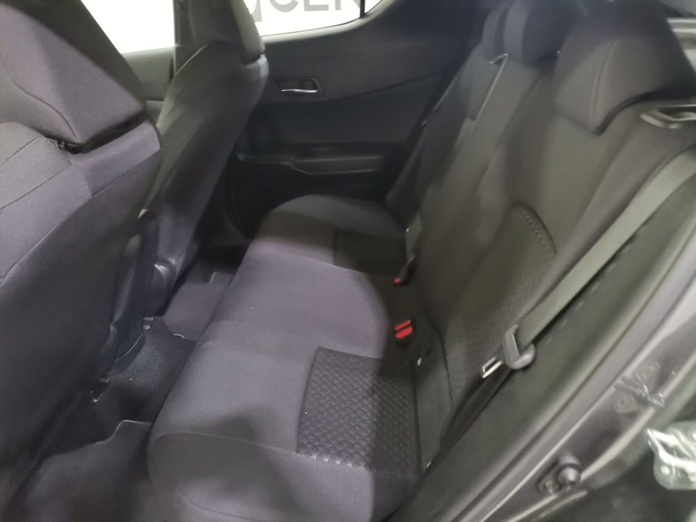 Toyota Toyota C-HR nuova a Salerno (10)