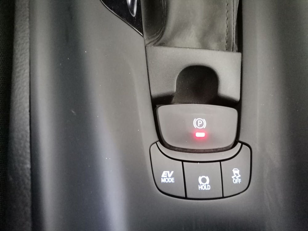 Toyota Toyota C-HR nuova a Salerno (13)