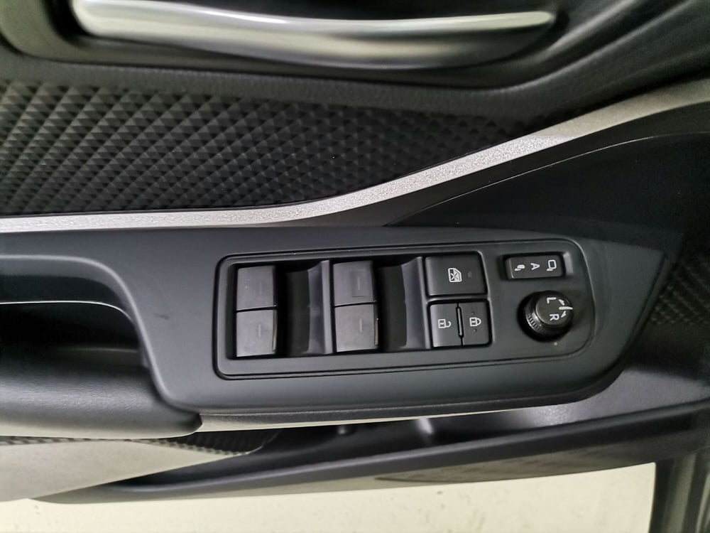 Toyota Toyota C-HR nuova a Salerno (15)