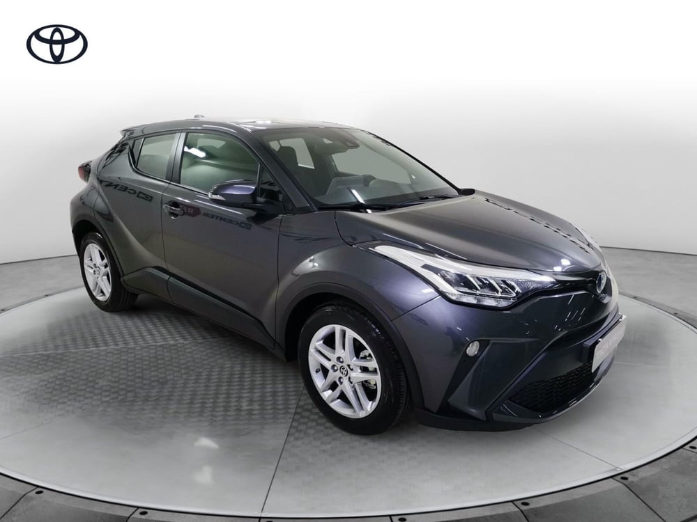 Toyota Toyota C-HR nuova a Salerno (3)