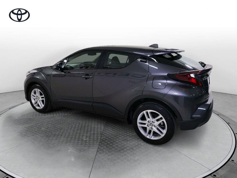 Toyota Toyota C-HR nuova a Salerno (4)
