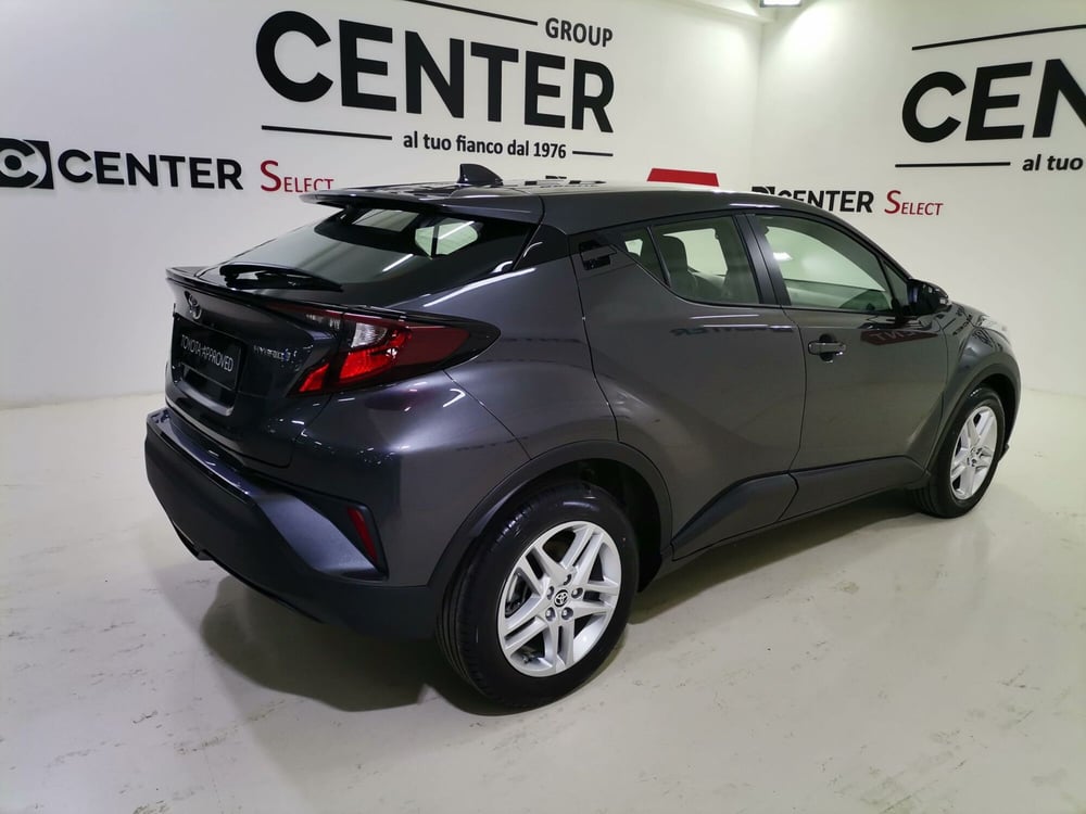 Toyota Toyota C-HR nuova a Salerno (6)