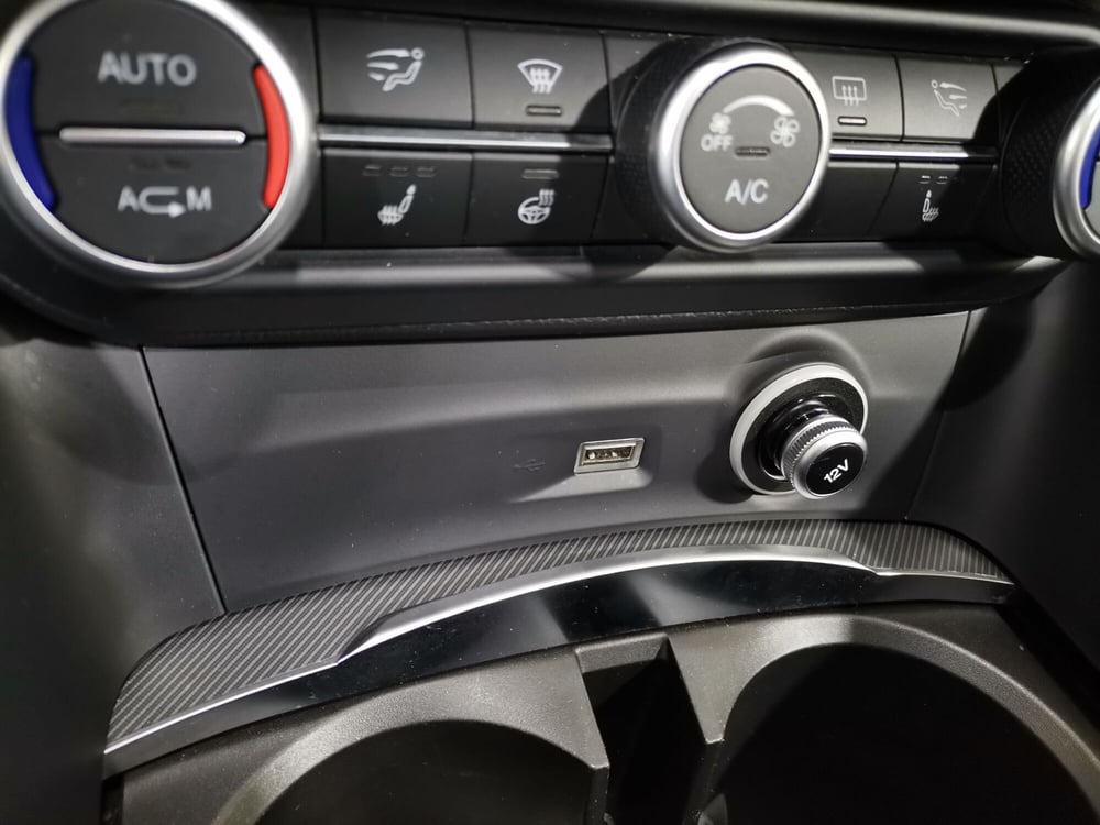 Alfa Romeo Stelvio usata a Salerno (18)