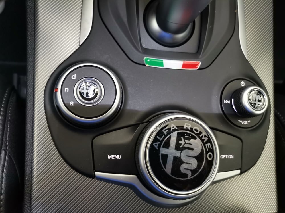 Alfa Romeo Stelvio usata a Salerno (19)