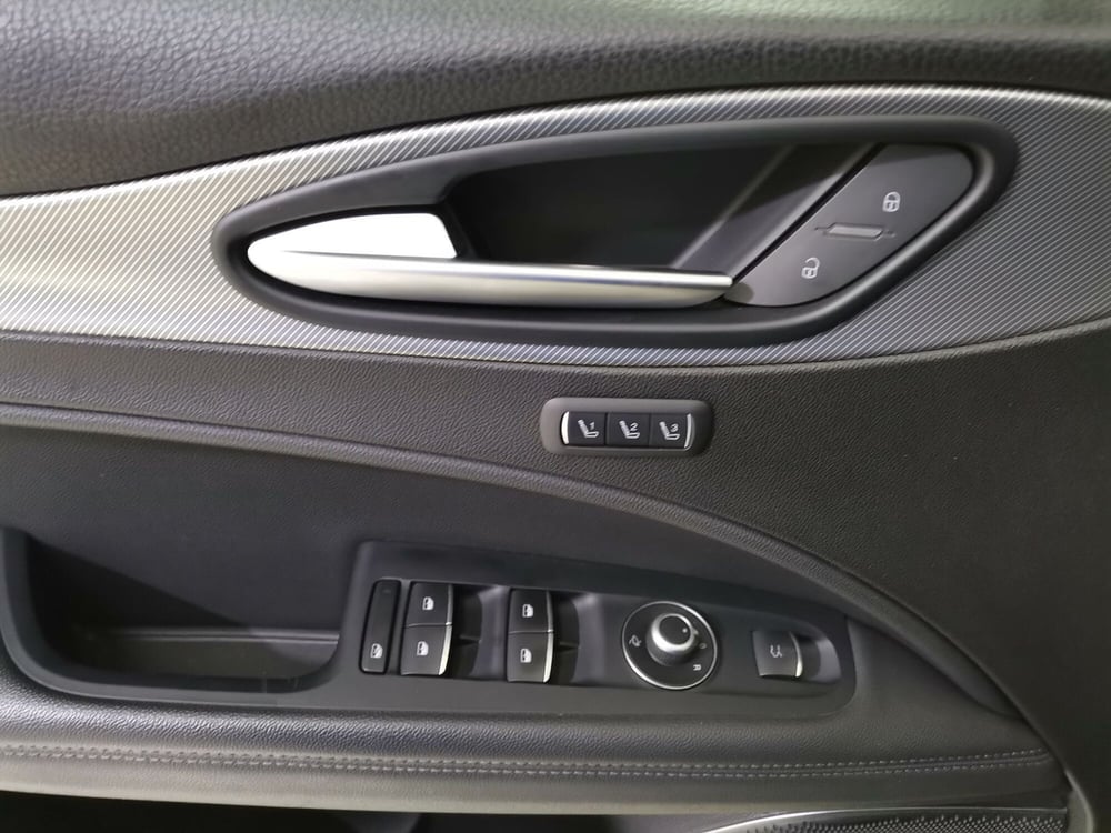 Alfa Romeo Stelvio usata a Salerno (20)