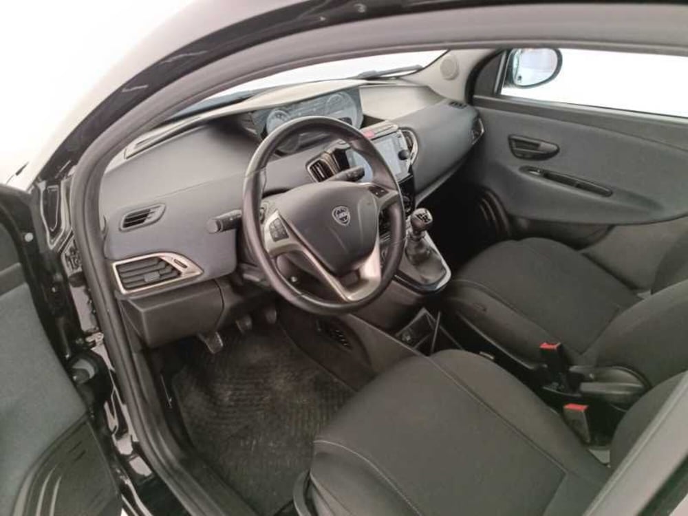 Lancia Ypsilon usata a Treviso (10)